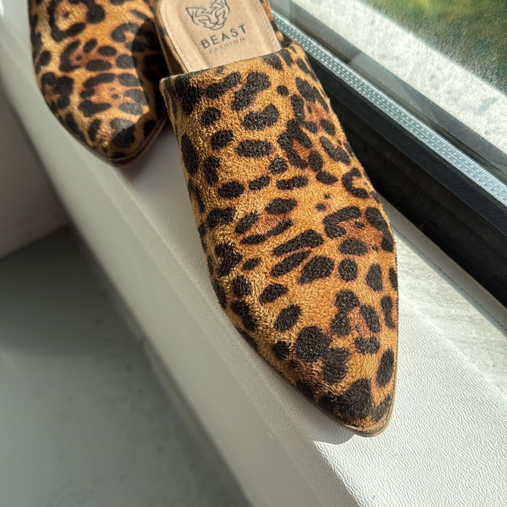 Suede leopard print mules. Size 8 - Picture 3 of 8